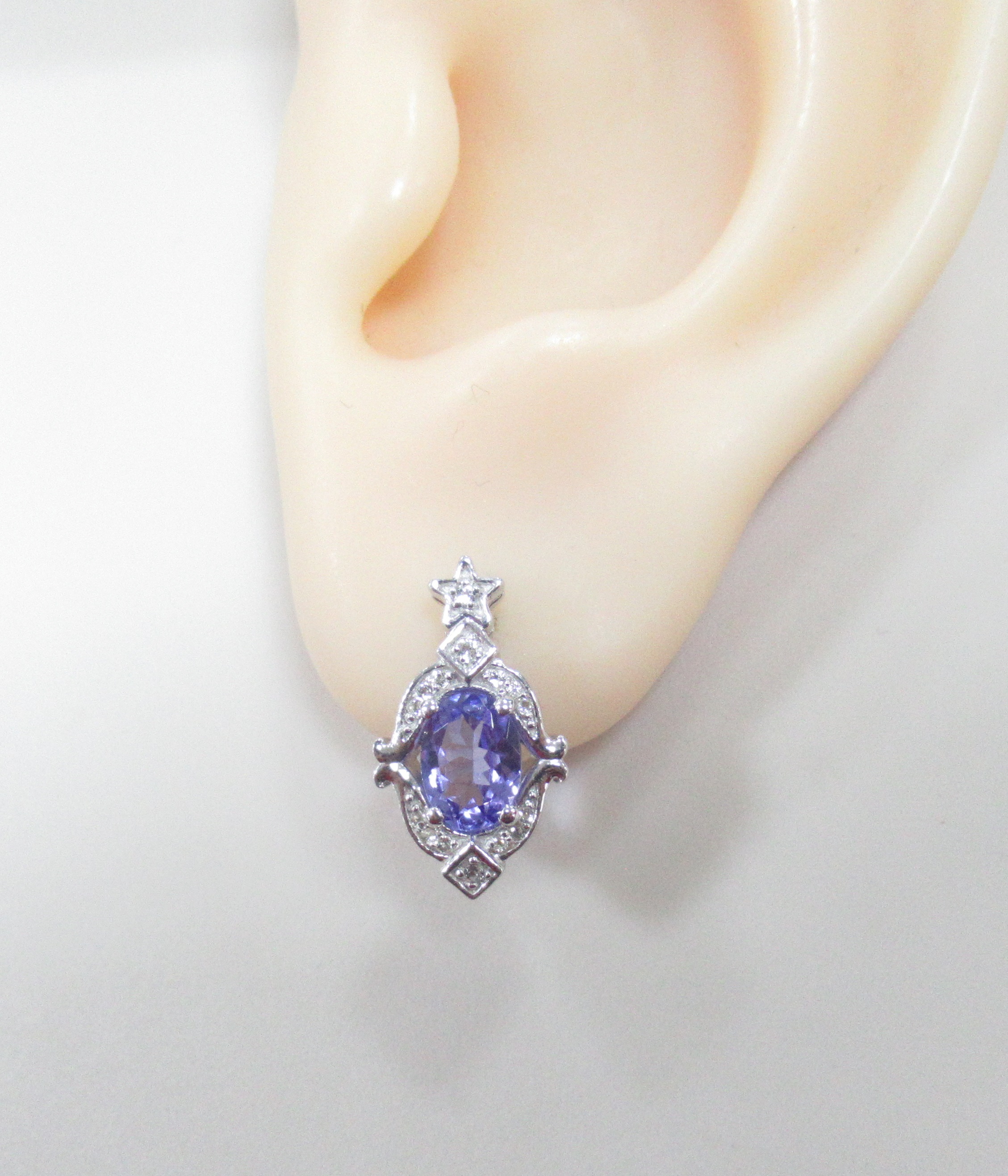 Серебряные серьги 925 пробы; вставки 2 Танзанит 1,5ct; 30 Топаз белый 0,12ct;